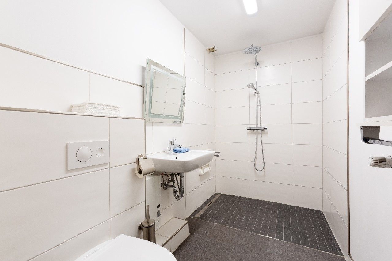 modernisiertes Duschbad im EG
