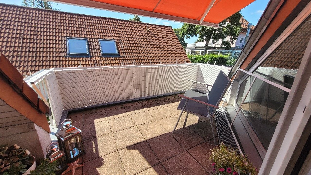 Sonnenbalkon mit Markise