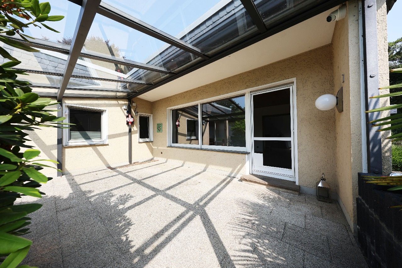 überdachte Terrasse am Wohnzimmer