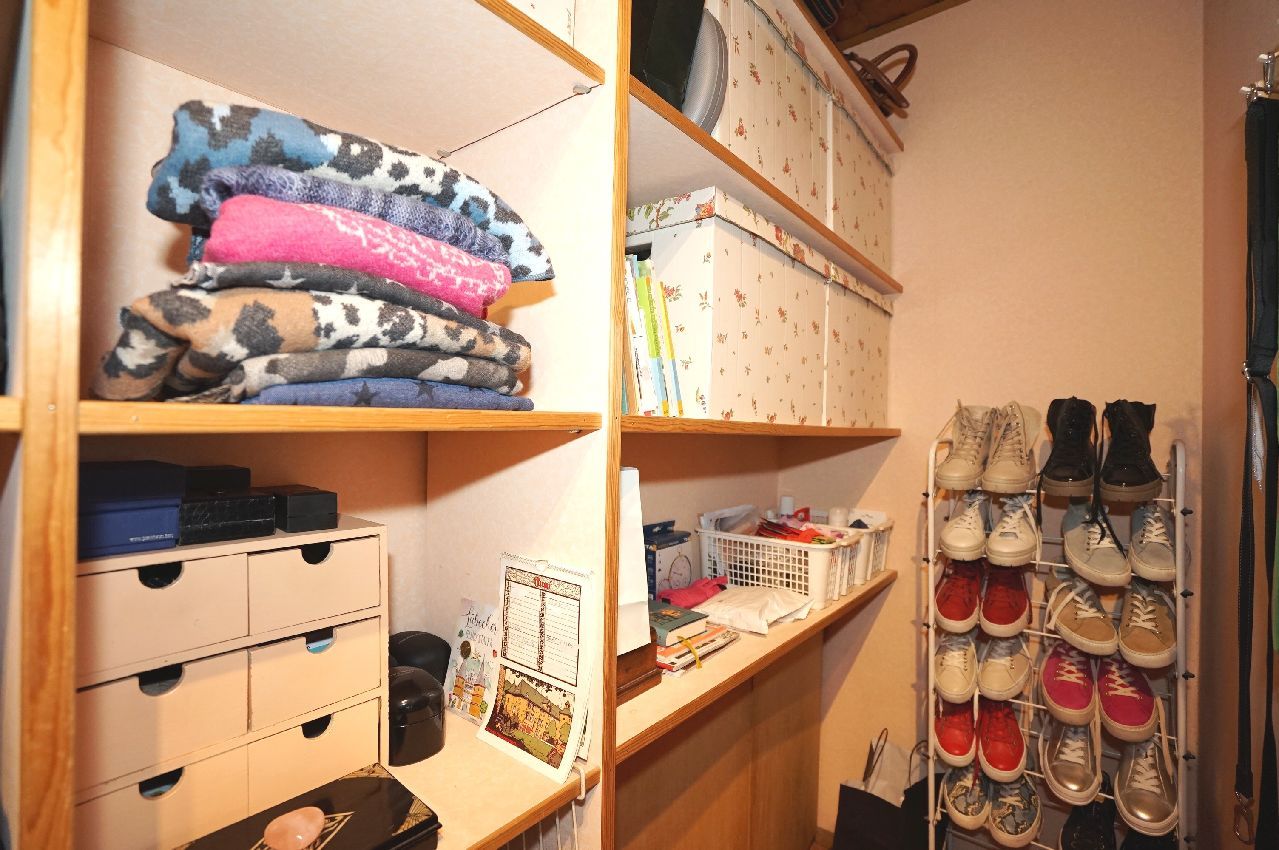 begehbarer Kleiderschrank / Abstr.