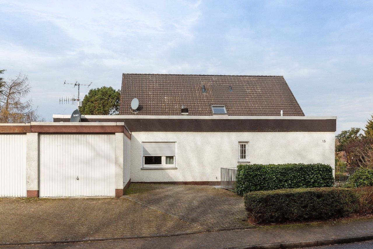 Garage + 3 Stellplätze