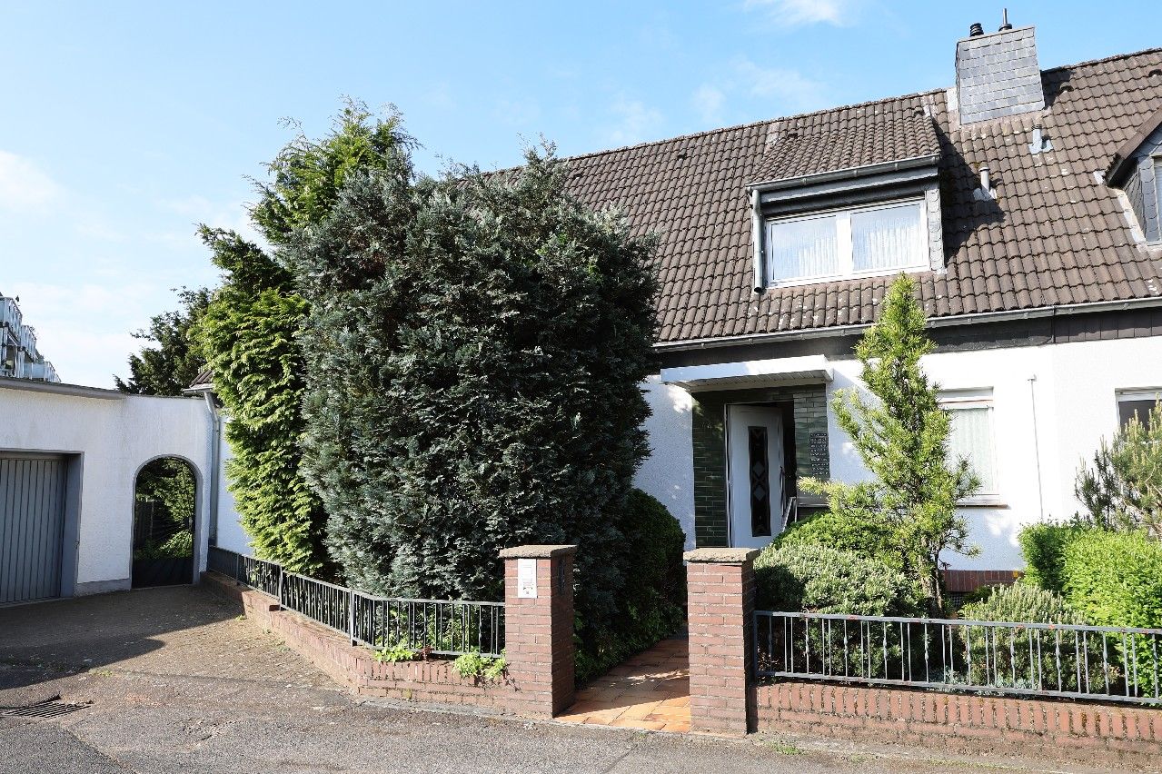 Vorderansicht mit Garage