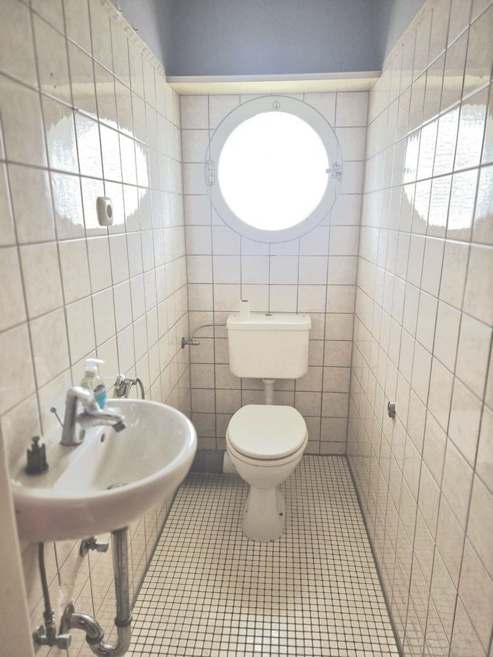 ...noch ein separates WC