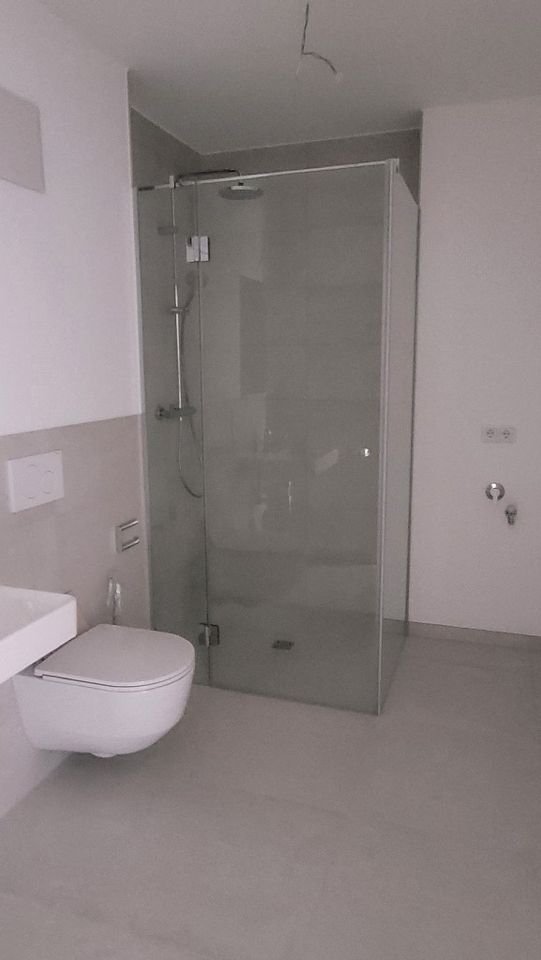 Duschbad mit Waschmaschinenanschluss