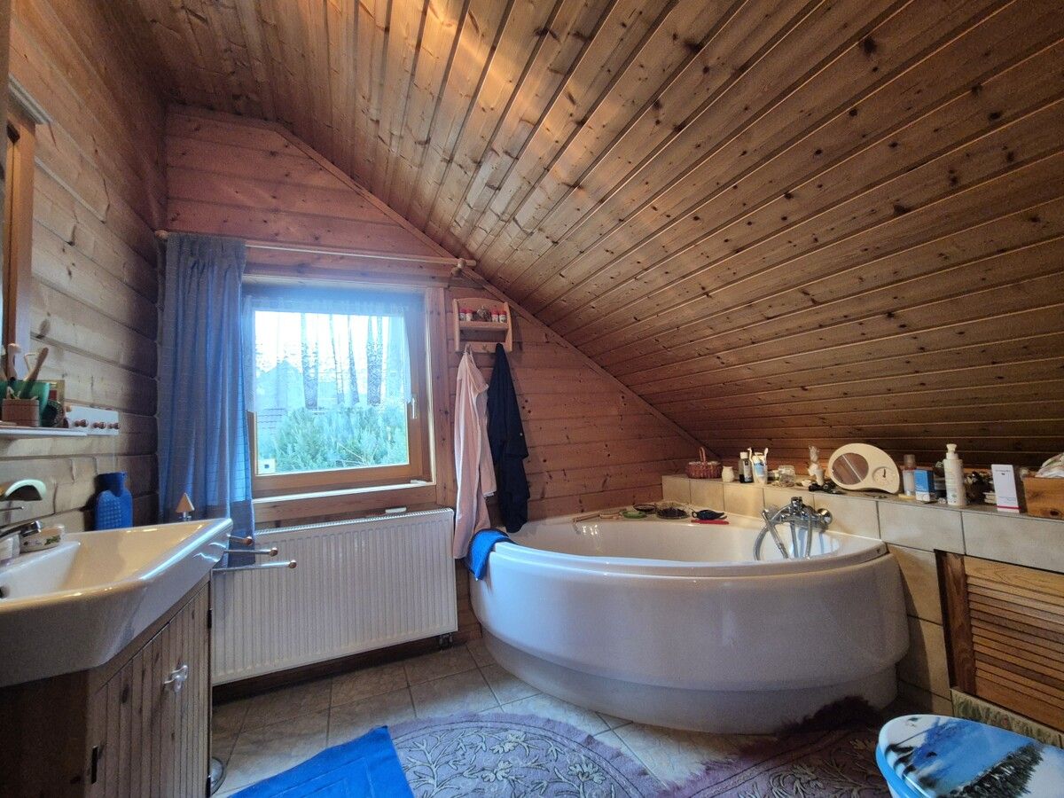 Bad mit Eckbadewanne