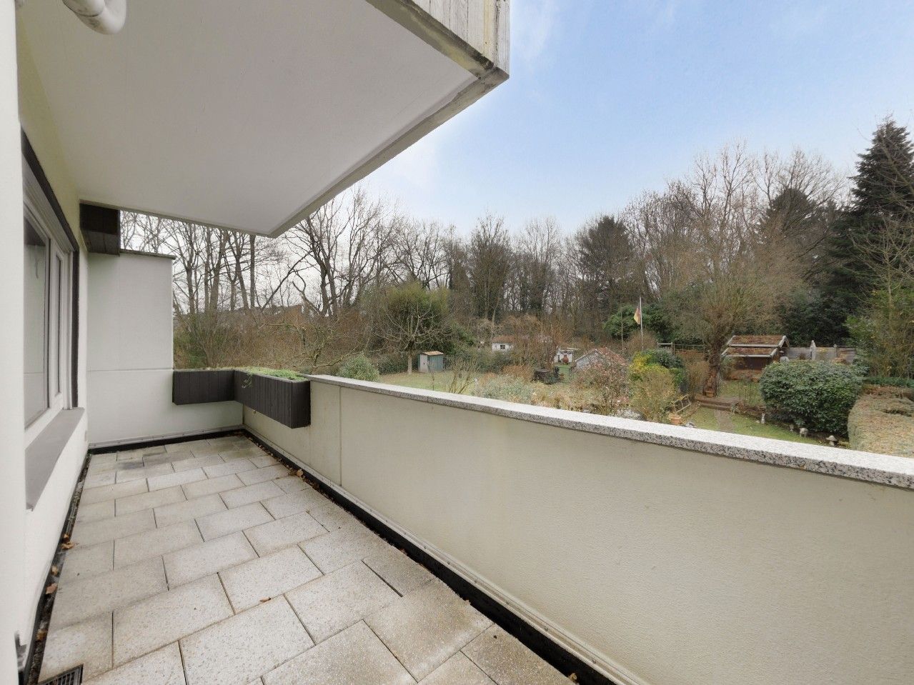 Teilüberdachter Balkon