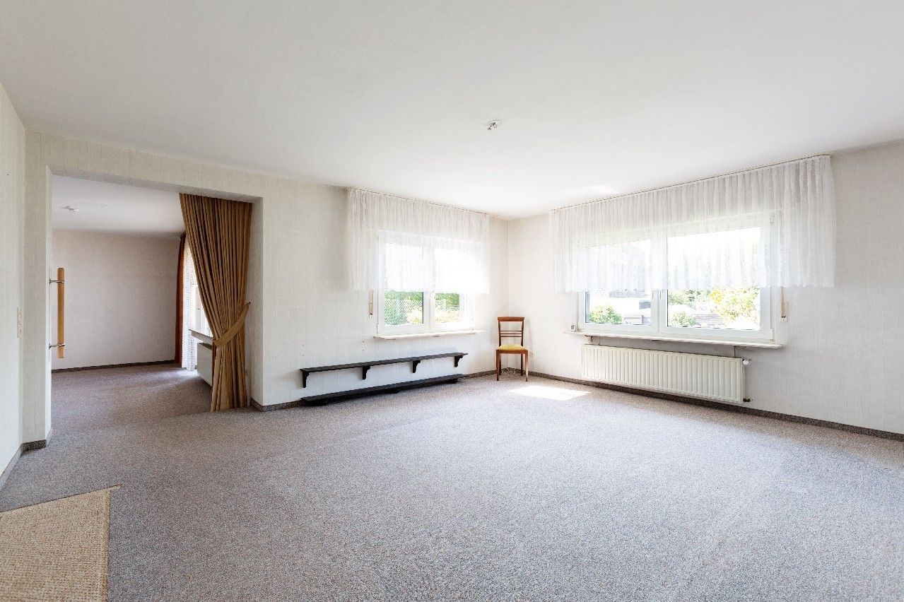 großzügiges Wohnzimmer